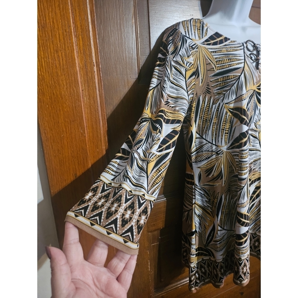 Ruby Rd. Tropical Shark Bit Keyhole Ring Top - Picture 3 of 9